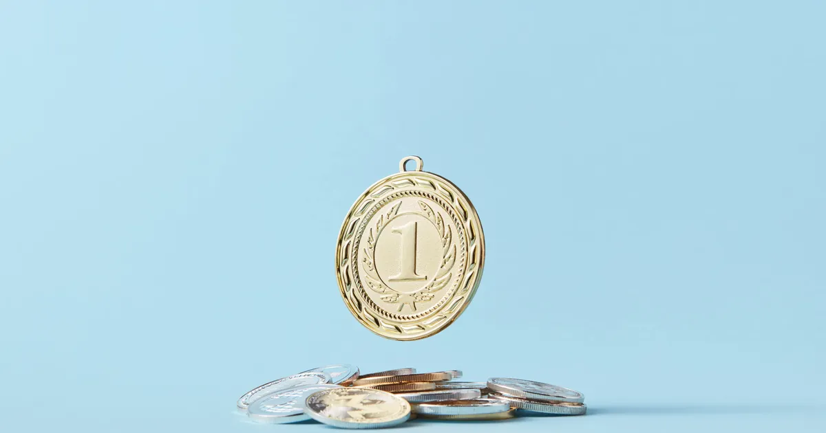 金メダルとコインのイメージ(ポイント還元の象徴)